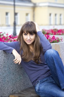 Яна, 32-летний юрист, гуляет по Москве